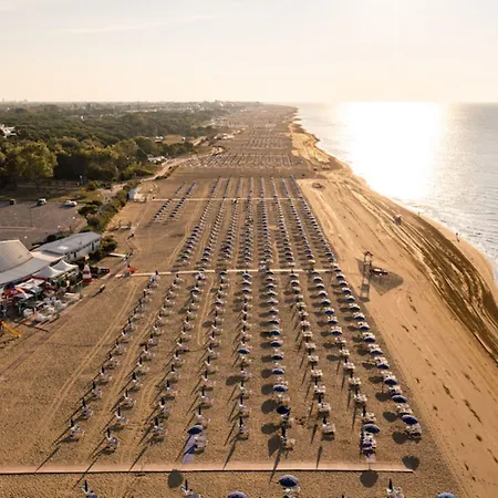 Bright Flat With Balcony In - Beahost Apartment *